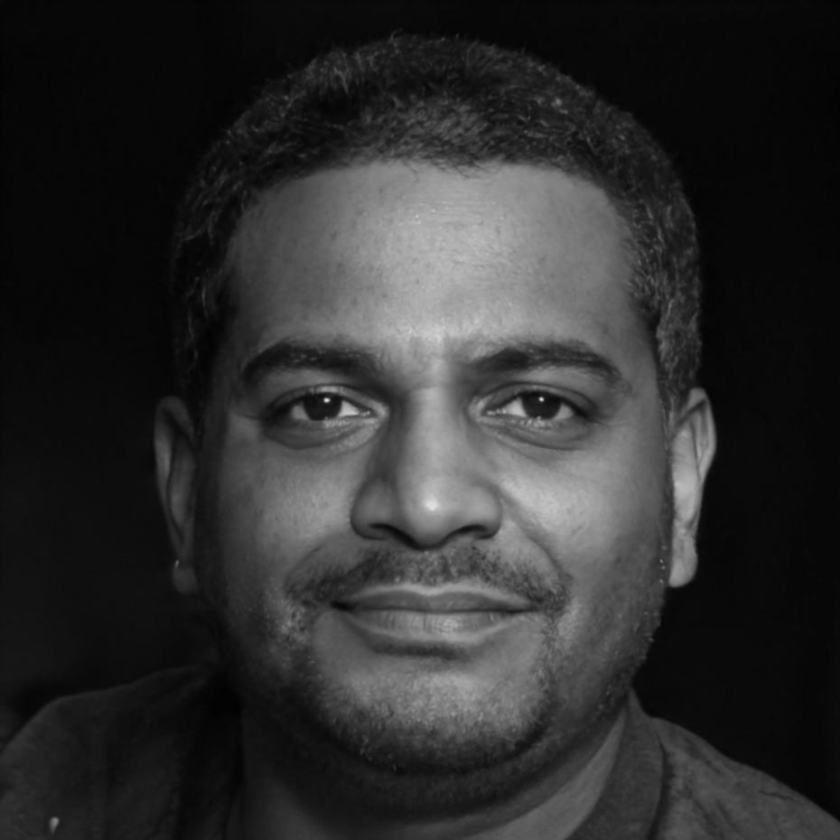 Portrait of Raul Mendoza, Finance Manager at Archipelago Manufacturing